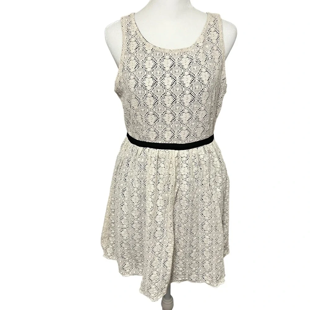 Forever 21 Babydoll Ivory Lace Dress Black Belt Sleeveless Summer Dress‎ Medium